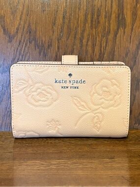 NWT-Kate Spade-Floral Embossed-Medium Bifold Wallet-Fresh Peach-$219